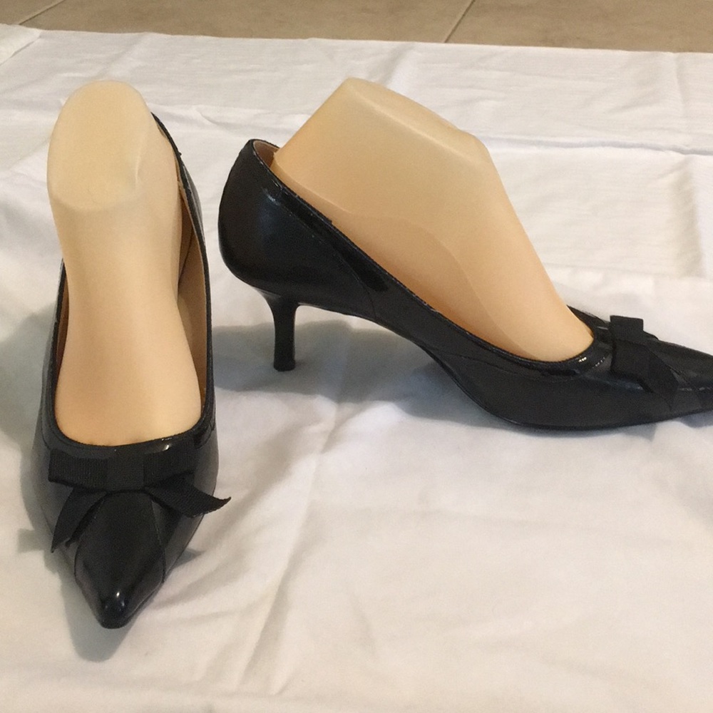 Black Low Heel w/Bow on Toe Dress Shoes